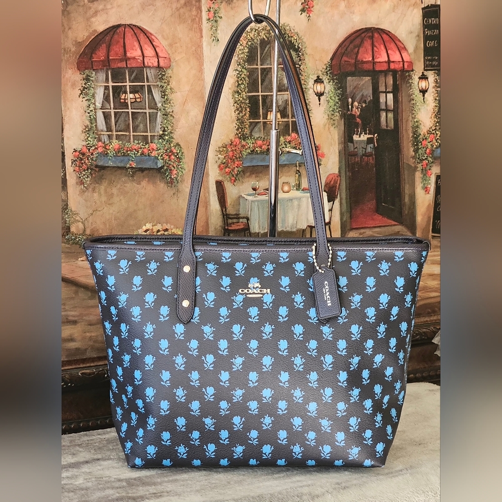 Coach Badlands Floral City Zip Tote With COA